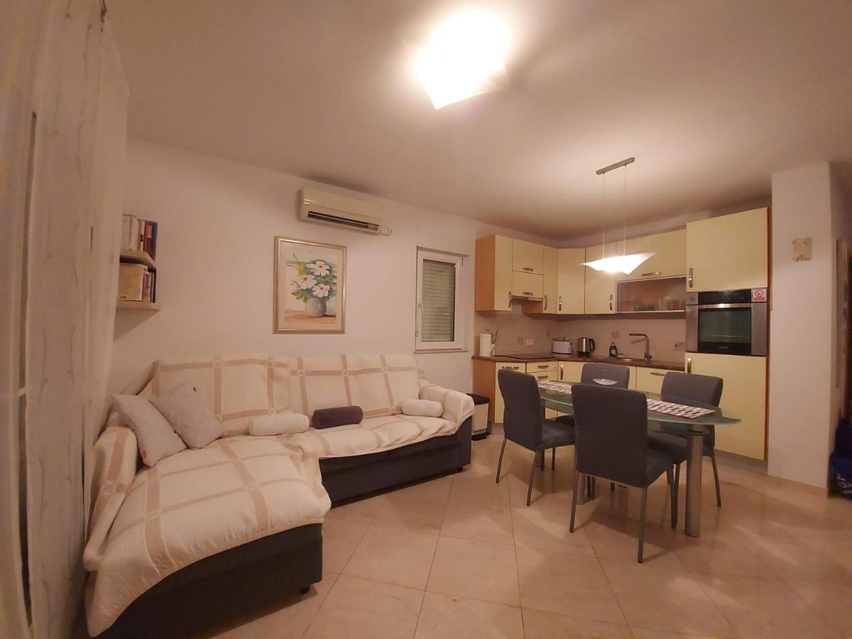 Appartamento Abbadessa Kaštela Esterno foto